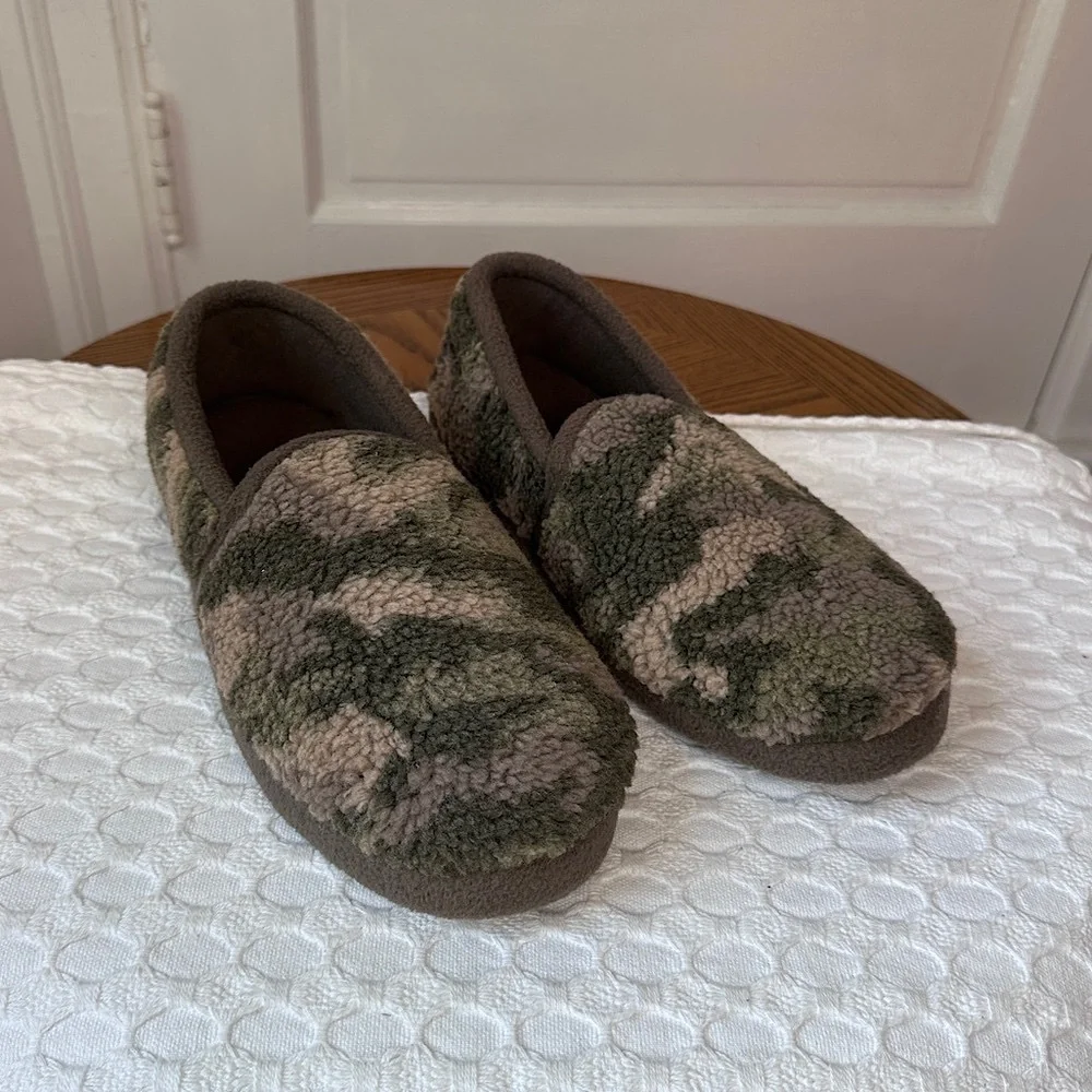 3/$20💥‎ Camouflage Fleece Slippers Kids Sz 6 Cozy Wonder Nation NWOT Loungewear